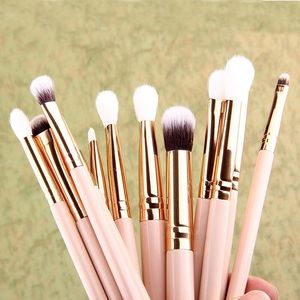 Makeup brushes